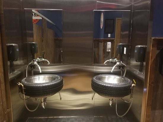 Ford's Garage — imagem 8 do acervo