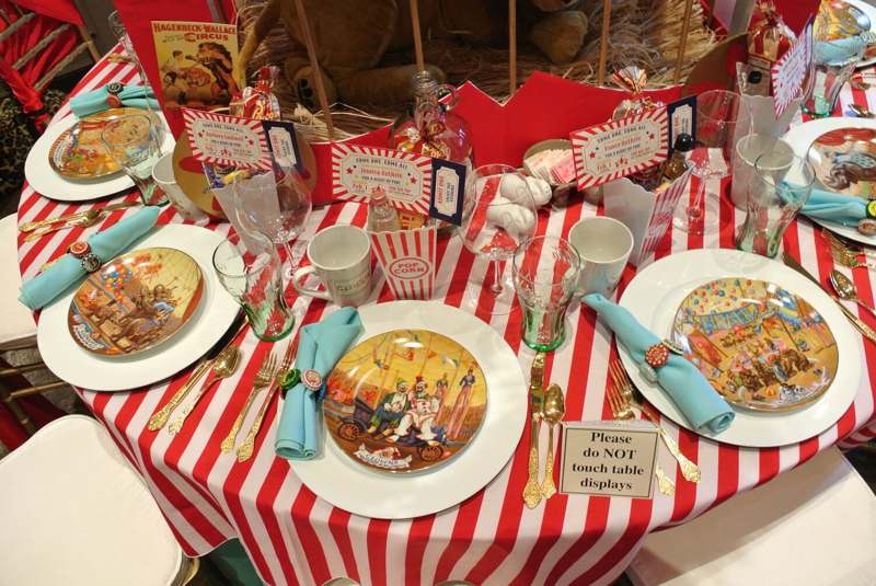 Tables Extraordinaire — imagem 2 do acervo